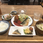 いっかく食堂 - トリプルフィッシュ定食¥1,000