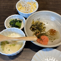 小野の離れ 博多本店 - 副菜は自動的についてきます