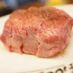 大衆炭火焼肉ジンギスカン ホルモン酒場 風土. - 牛タン元