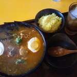 樺苓家 - カレーラーメンライス付き 930円