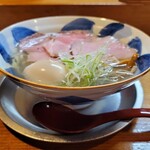 鶏 牛骨 鯛と貝類の旨味が 凝縮された清湯スープ By Debu Ingodebunables De Tapun さんくるげ 神俣 ラーメン 食べログ
