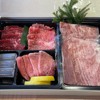■ご自宅で豪華焼肉はいかがでしょうか？テイクアウトあります！