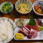 魚屋はちまき - ダブル定食セット（お刺身＋焼き魚で"さんま"）