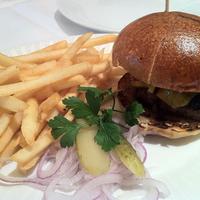 ユニオン スクエア トウキョウ - ＵＳＴバーガー　フレンチフライ添え
