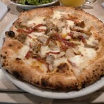 Pizzeria Terzo Okei - ハーブチキンとサラミモッツァレラ