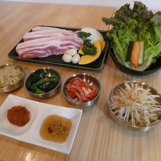 We are proud of our samgyeopsal made with domestic pork!