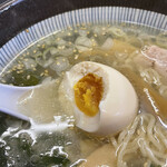 こだわり - こだわり特製塩ラーメン　タマゴアップ