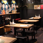 餃子とスパークリング バブルス - まったり落ち着く空間