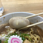 ぶたのほし - 煮卵の外観はそれ程煮込まれた感を感じない。