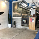 ぶたのほし - 平日13:00頃で、2人×2組の後。この順番なら空いてる方ですね。