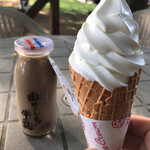山田牧場 ミルクの里 - ソフトクリームとカフェラテ