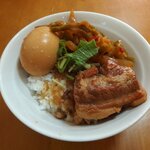 台湾料理 翠芳 - 魯肉飯セット（900円）の魯肉飯