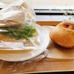 NON RIN BAKERY&ORGANIC CAFE - 無添加ポテトコロッケバーガーと天然酵母りんごパン（有機シナモンシュガー）