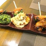 ケダーナス - ミニタンドリーチキン３色野菜串！
