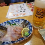 朝市お食事処 山三 道下商店 - ほっけの刺身＋ビール（クラシックビール）