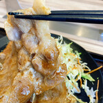 吉野家 - 厚切りなニンニク味噌豚定食の豚肉