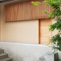 米増 - 店舗外観
                    一流の割烹がまとう雰囲気のある店構え。