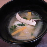 神保町 傳 - 山口県産の松茸と淡路島産の鱧のお椀