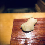 すし 喜邑 - 蒸し鮑（圧巻の握りです）