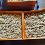 そばや玄 - 右が十割蕎麦
            