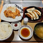 Yayoi Ken - 鉄板餃子とから揚げの定食 860円
