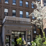 9TAILS - 店舗外観（126th St.側）。