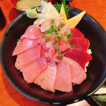 焼津港 みなみ - 特選みなみマグロ三昧丼