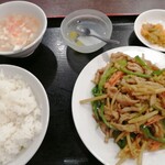 聚友楼 - ピーマンと豚肉炒め　750円