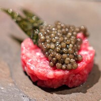 焼肉 思食 - ユッケのベルーガキャビア乗せ