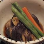 旬菜料理 山灯 - 「秋茄子の直煮」：丁寧な包丁裁きで、
      口の中でふわっとほぐれる、茄子の滋味と香り♪