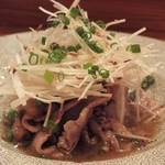 旬菜料理 山灯 - 「米沢牛ロースのさっと煮」：肉の脂から上品な甘さ！たっぷりの大根と花椒で、
      食感の愉しさと鮮烈な香り♪
      