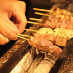 もつ焼き 神 - 「煮炊き3年、焼き一生」と言われる匠の技に注目下さい！！