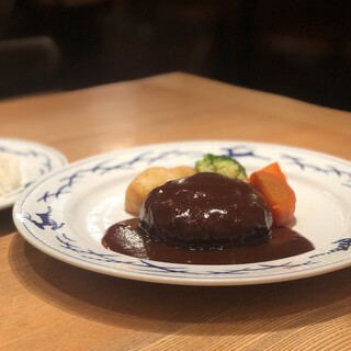 Hamburg Steak continues to evolve while preserving tradition through repeated improvements.