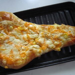 麻布十番モンタボー - 春キャベツとたまごのナンピザ