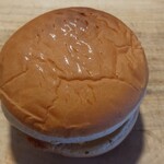 自販機食堂 - チーズバーガーをお土産にしました。