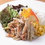 Mentaiko potato mayonnaise salad/crispy salad with burdock root and fresh vegetables