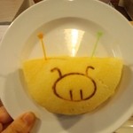 SunnyBoony - 米粉のパンケーキに小倉あずきとクリームチーズをはさんだ「宇宙ぶた」です（320円）