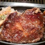 焼肉家 かねよし - 牛サーロインステーキ肉アップ