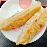 中華料理 麒麟 - 結構大きい餃子