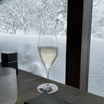 レヴォ - 窓の外に積もる雪、2階ですがこの積雪ですよ！