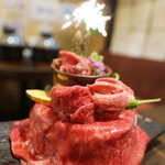 大衆炭火焼肉ジンギスカン ホルモン酒場 風土. - 肉ケーキ