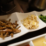 大衆炭火焼肉ジンギスカン ホルモン酒場 風土. - ナムル盛り合わせ