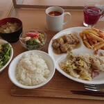 ＦＵＷＡＲＩ - コロナの影響でか、メインディッシュは五品選択方式で、プレートのおかずは食べ放題にはならない(;_;)