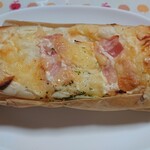 ヤオコー ピノ - 料理写真:オニオン＆ベーコンブレッド¥198+税