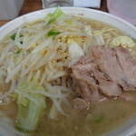 ラーメン二郎 - カエシが旨そうだ