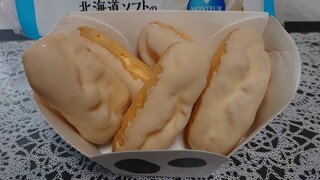 MONTEUR SWEETS STOP - 北海道ソフトのプチエクレア