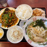 鑫旺 - 料理写真:豚肉の四川風炒め定食のスープを塩ラーメンに、揚げ物を棒々鶏に変更したもの