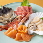 Assortment of 5 pieces of sashimi