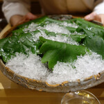 銀座 しのはら - 蓬の葛饅頭