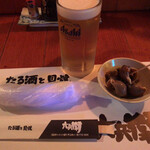 六兵衛 - 料理写真:生ビール(500円)とお通しのバイ貝